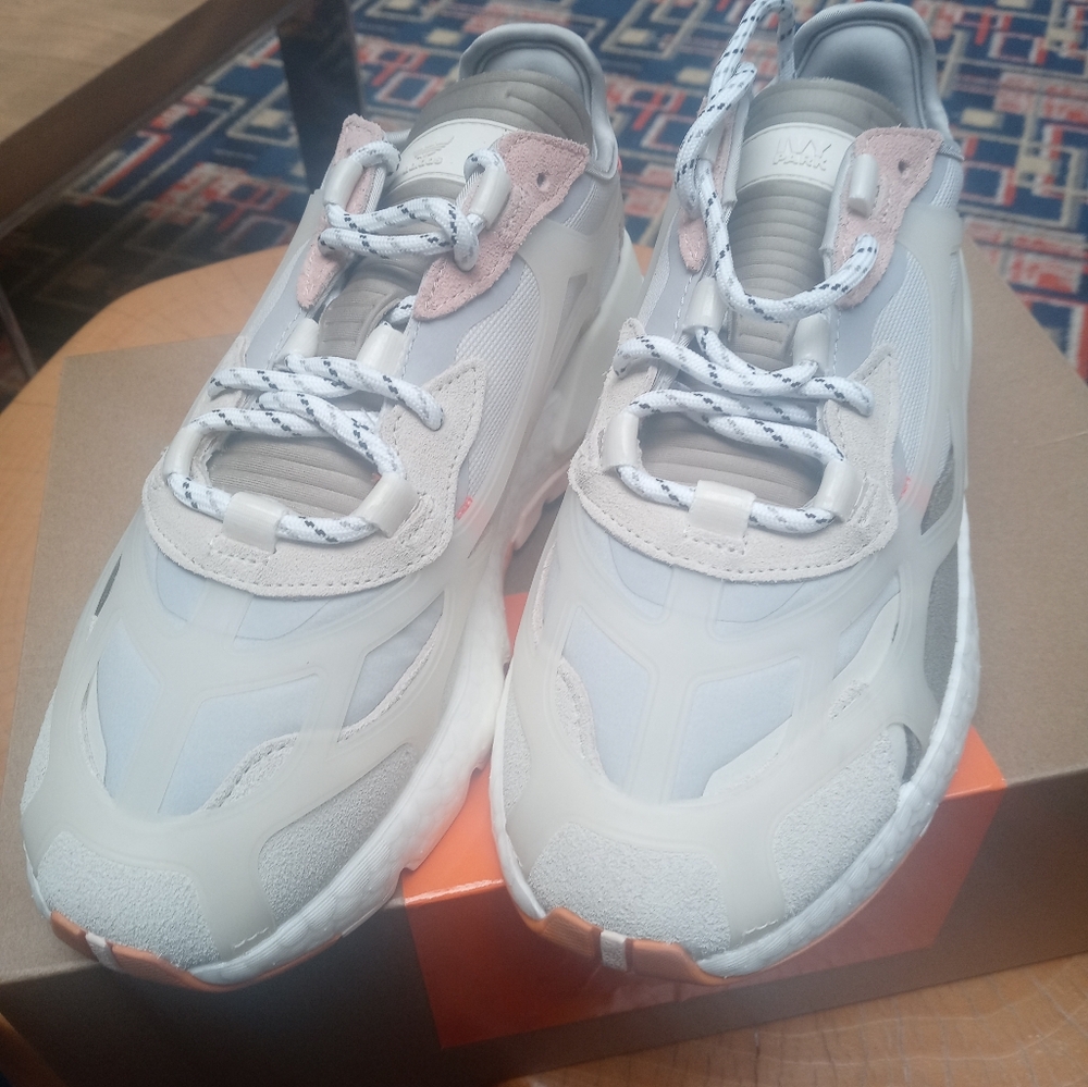 BEYONCÉ IVY PARK  ADIDAS NITE JOGGER SHOES